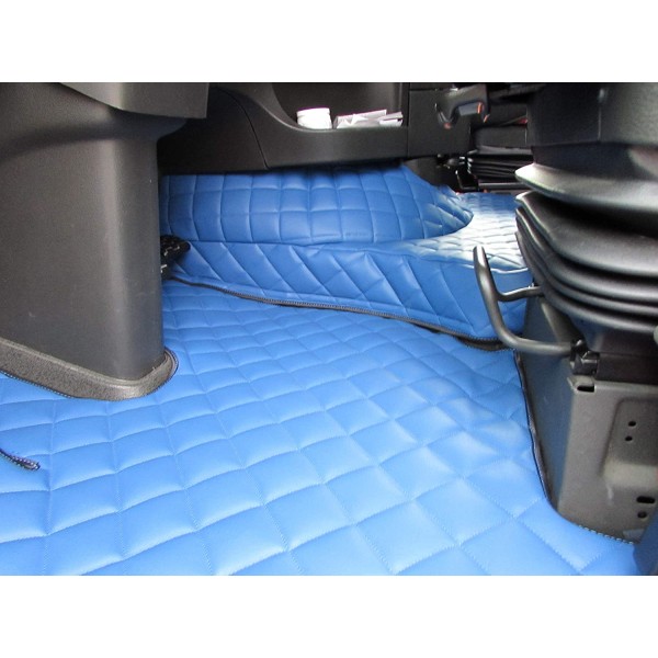 Covorase din Piele romb SCANIA R450 automat acopera toata podeaua cabinei culoare Albastru Editie Speciala Covorase din Piele romb SCANIA R450 automat acopera toata podeaua cabinei culoare Albastru Editie Speciala